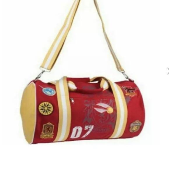 Universal Studios Wizarding World of Harry Potter Quidditch 07 Duffle Bag Red - Picture 13 of 13